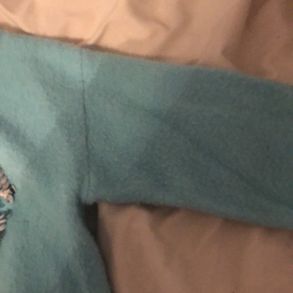 Turquoise sweater with big silver/white sequence heart - Picture 4 of 6